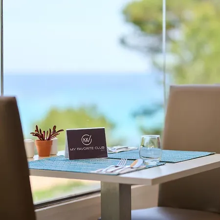 Aluasoul Carolina - Adults Only 4*
